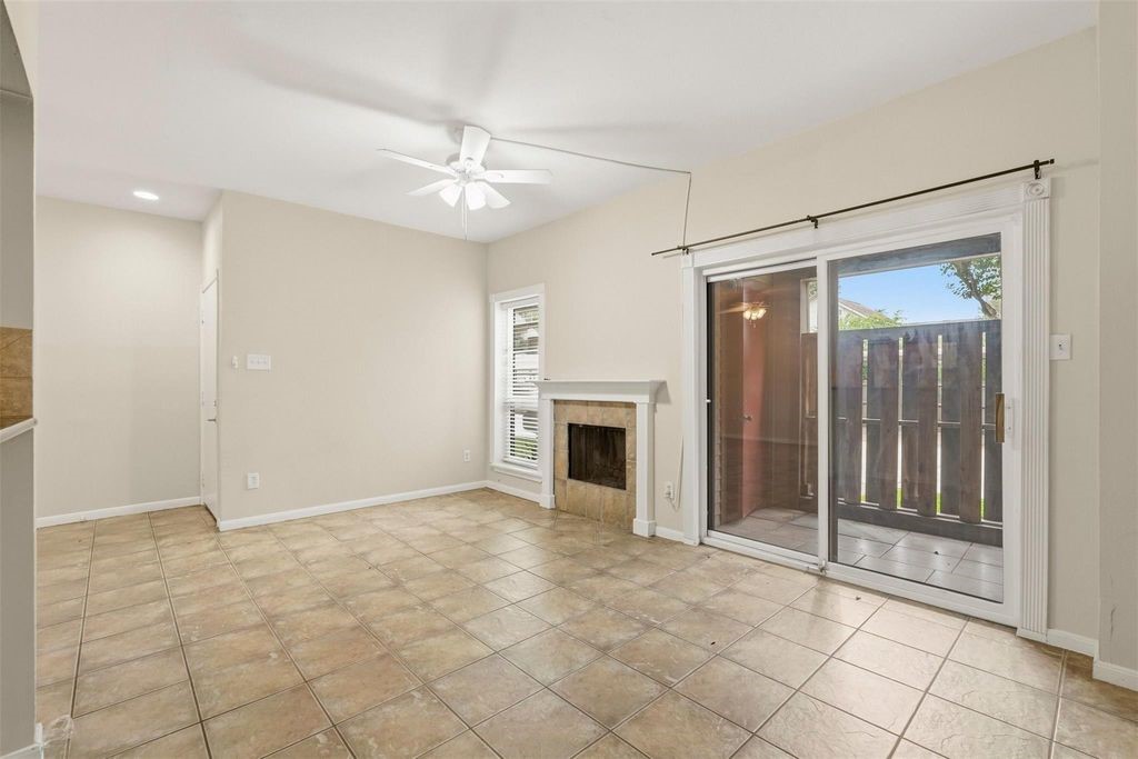 2025 Augusta Drive 605 Property Photo 6