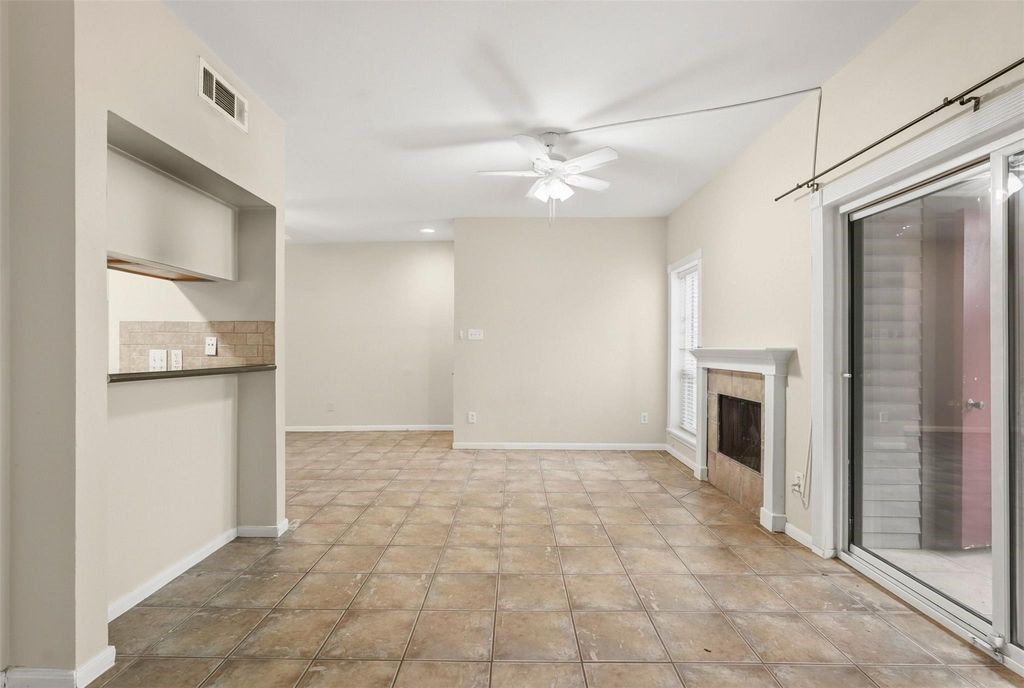 2025 Augusta Drive 605 Property Photo 7