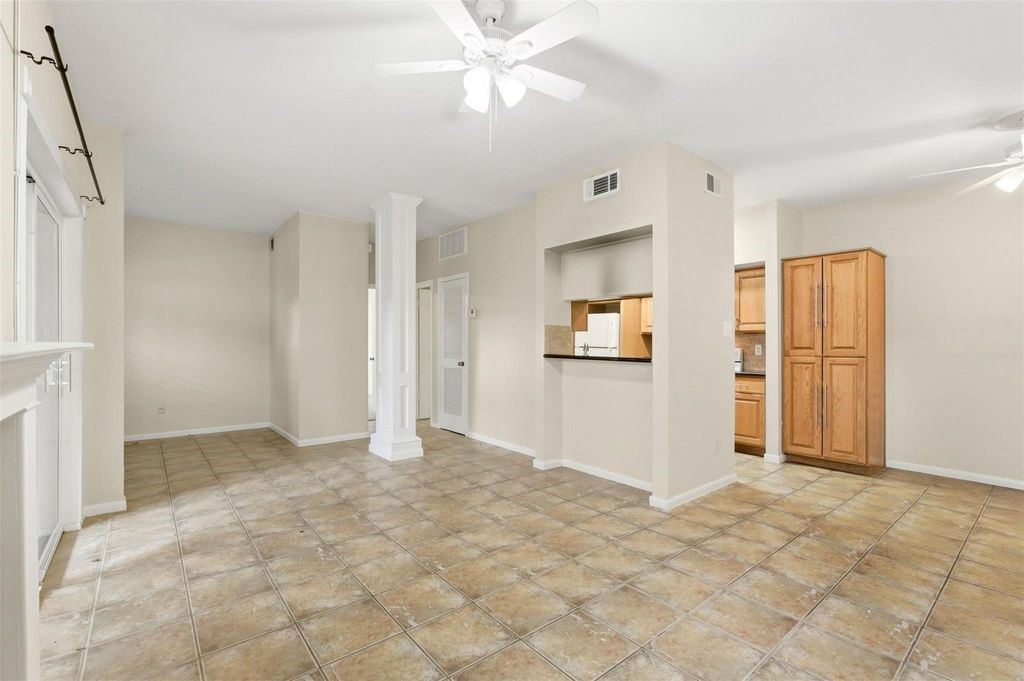 2025 Augusta Drive 605 Property Photo 8