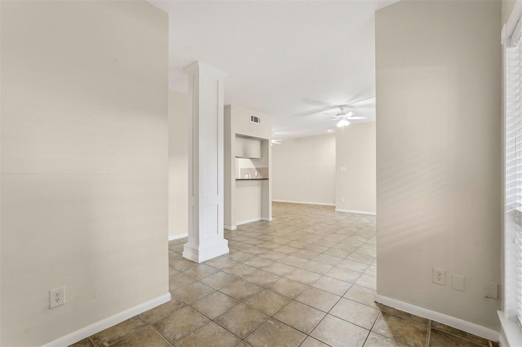 2025 Augusta Drive 605 Property Photo 9