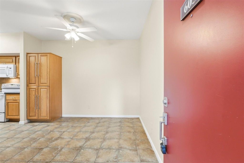 2025 Augusta Drive 605 Property Photo 15