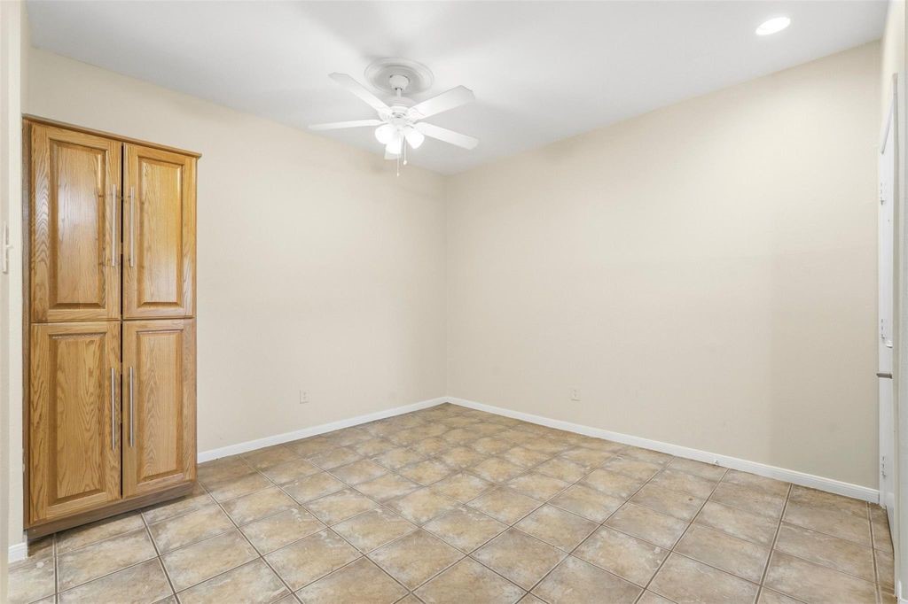2025 Augusta Drive 605 Property Photo 16