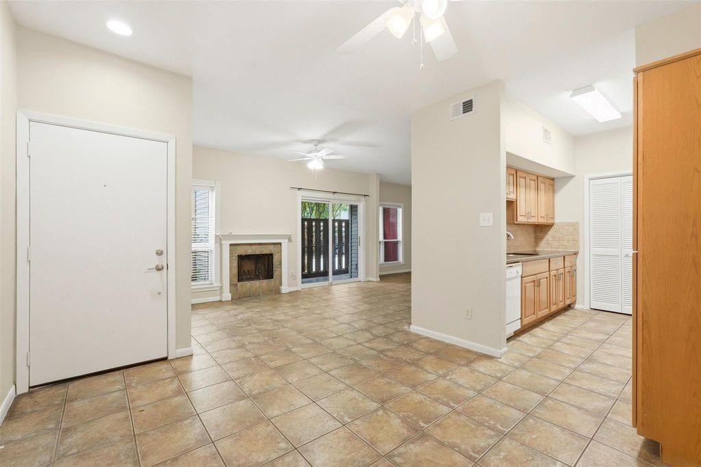 2025 Augusta Drive 605 Property Photo 18