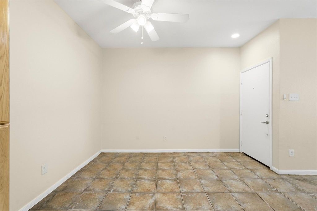 2025 Augusta Drive 605 Property Photo 19