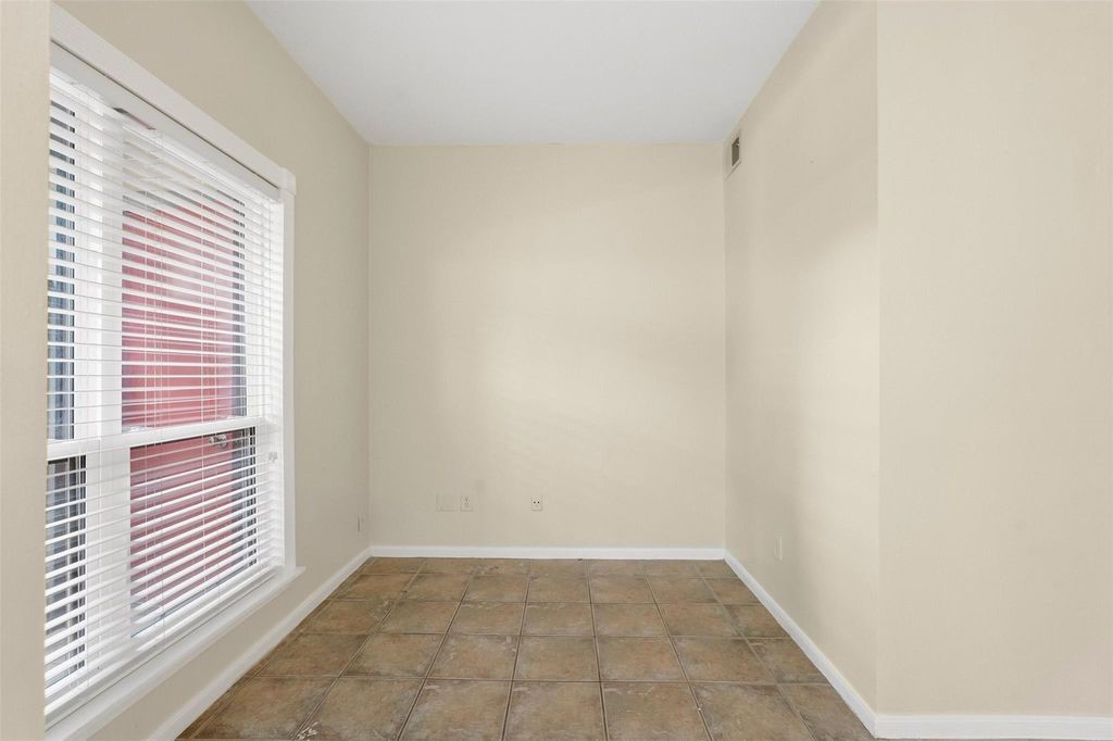 2025 Augusta Drive 605 Property Photo 20