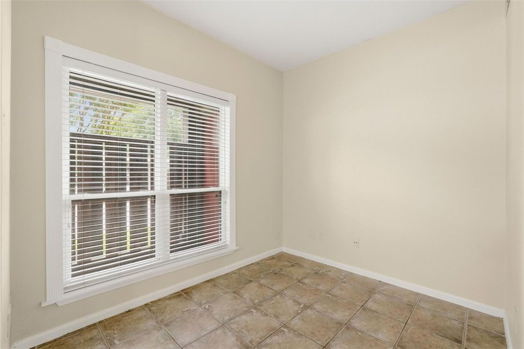 2025 Augusta Drive 605 Property Photo 21