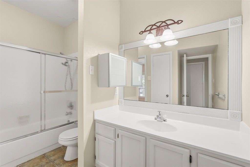 2025 Augusta Drive 605 Property Photo 24