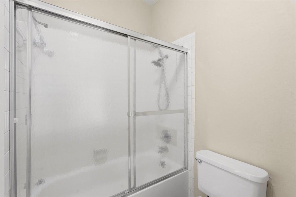 2025 Augusta Drive 605 Property Photo 25