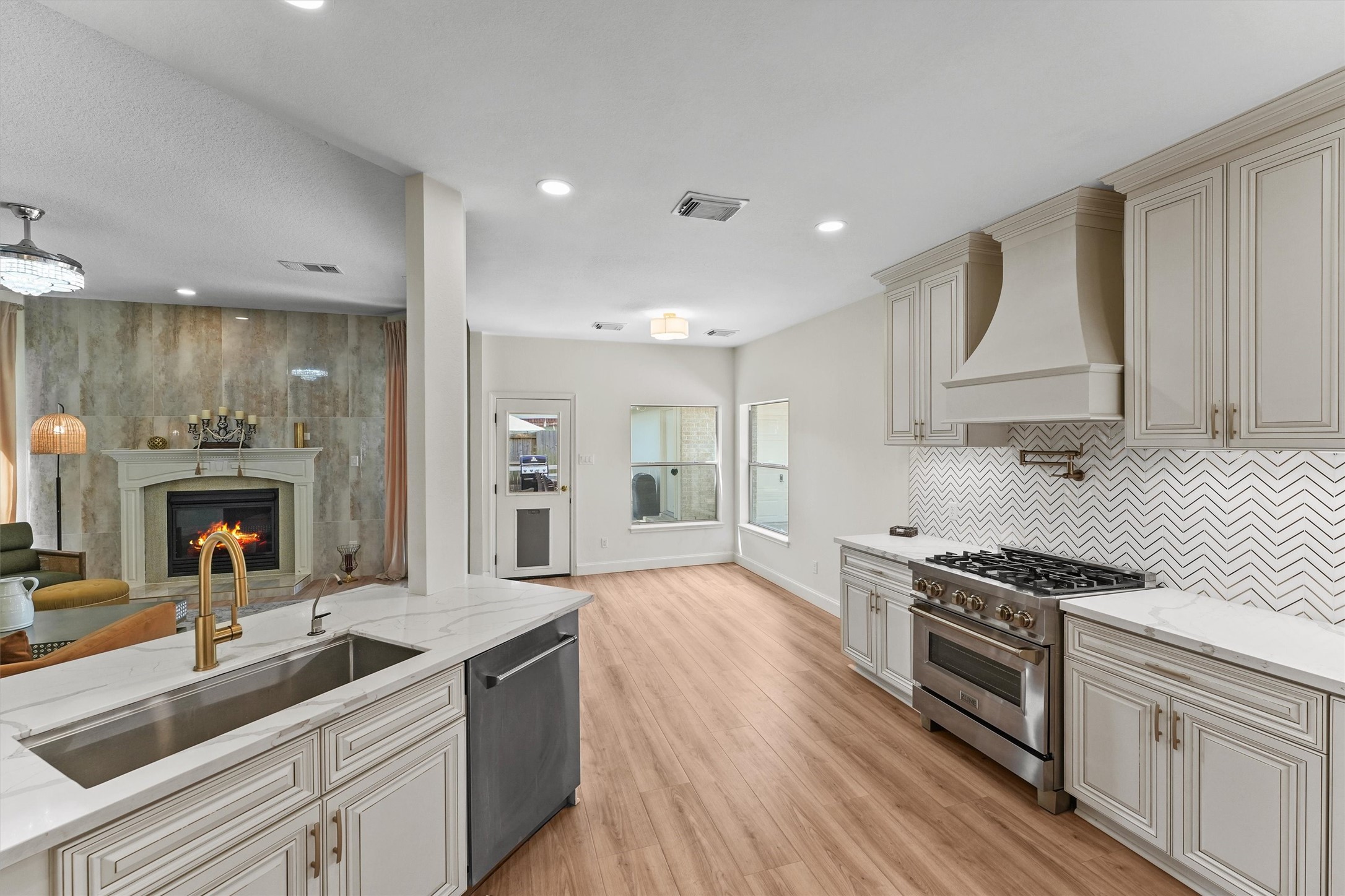 22415 Elizabeth Place Court Property Photo 10