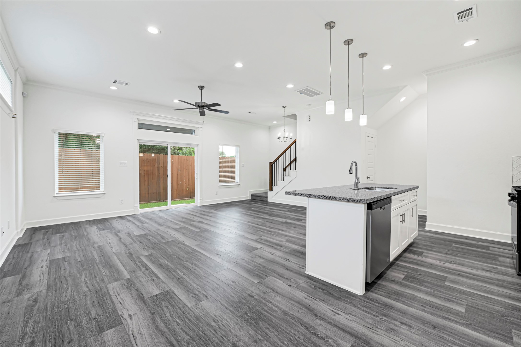 5003 Yesenia Palm Street Property Photo 4