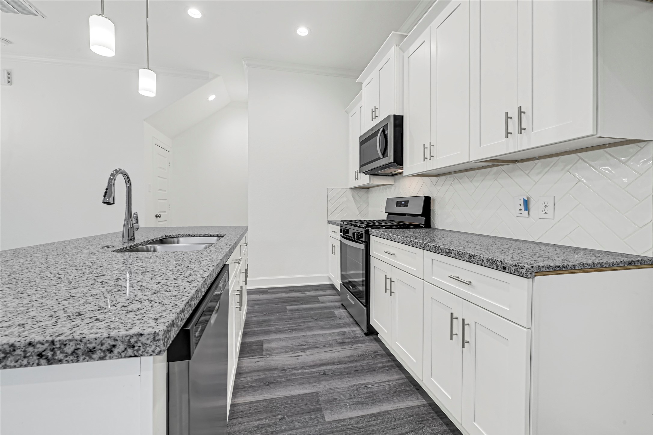 5003 Yesenia Palm Street Property Photo 5