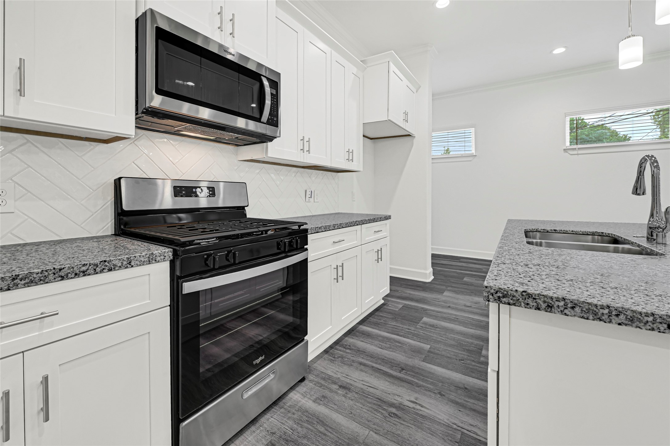 5003 Yesenia Palm Street Property Photo 6