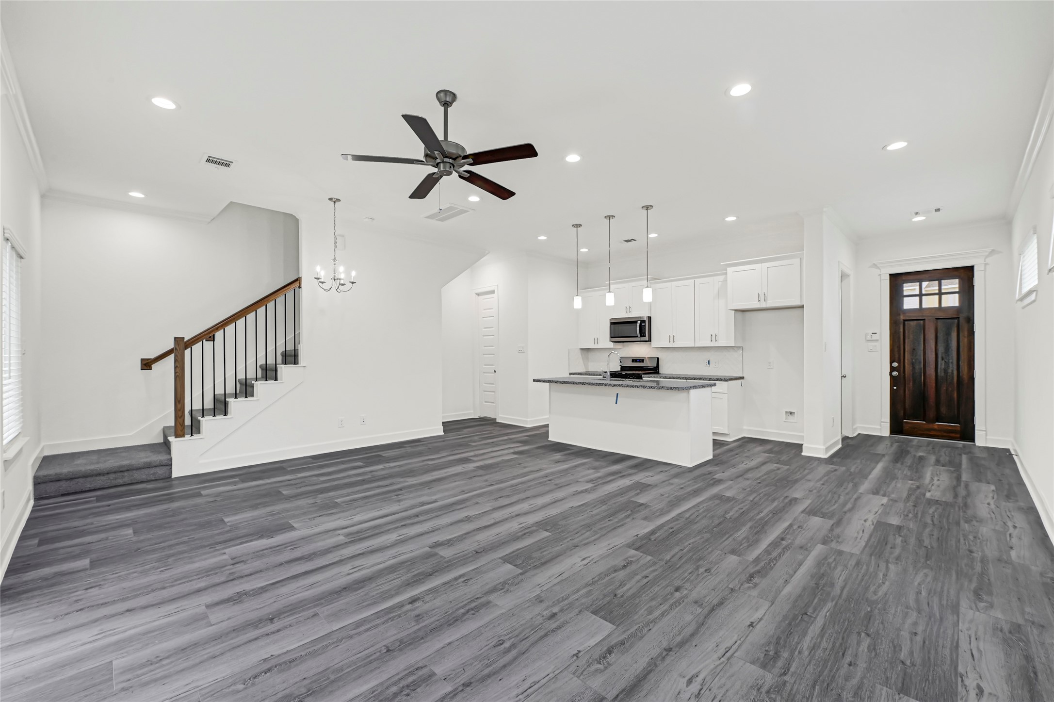 5003 Yesenia Palm Street Property Photo 7