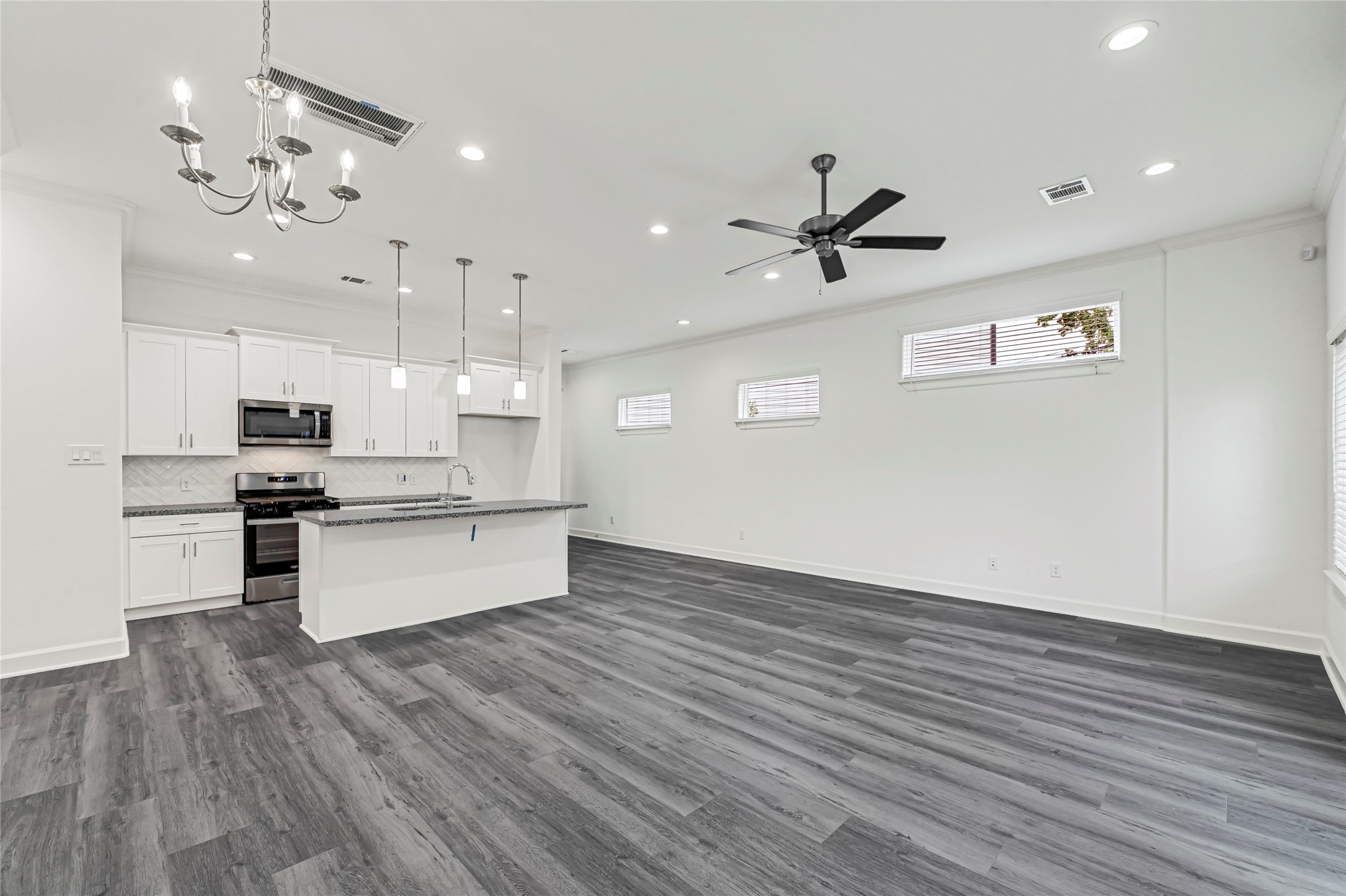 5003 Yesenia Palm Street Property Photo 8