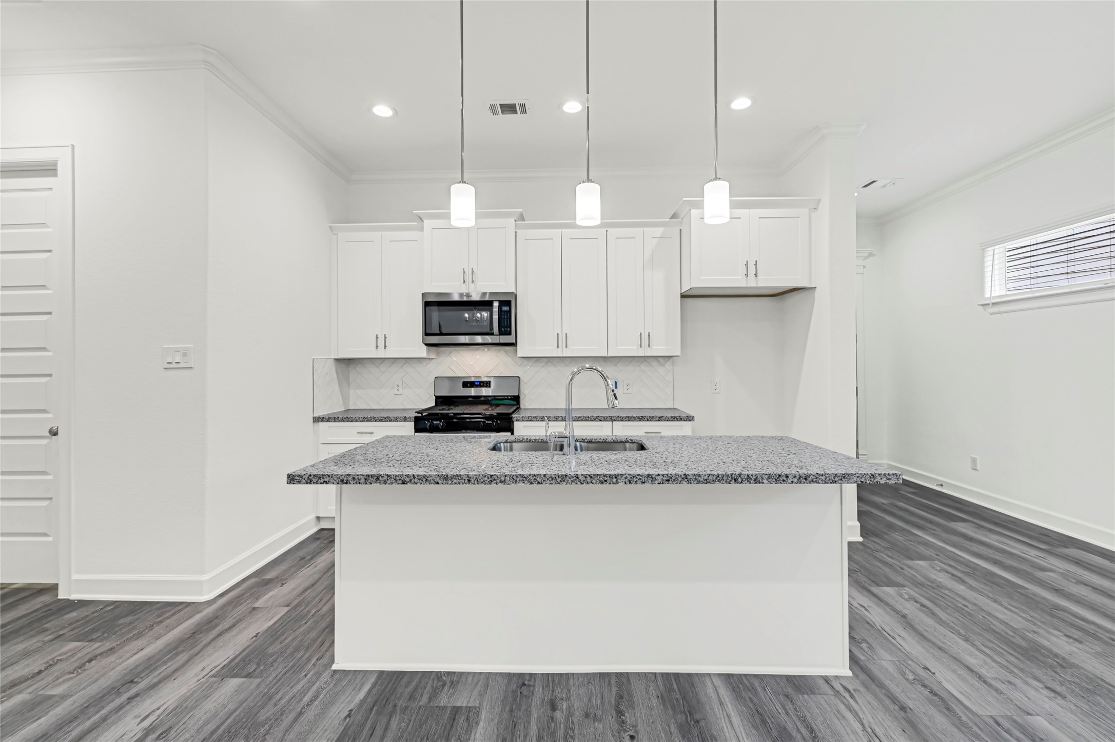 5003 Yesenia Palm Street Property Photo 9