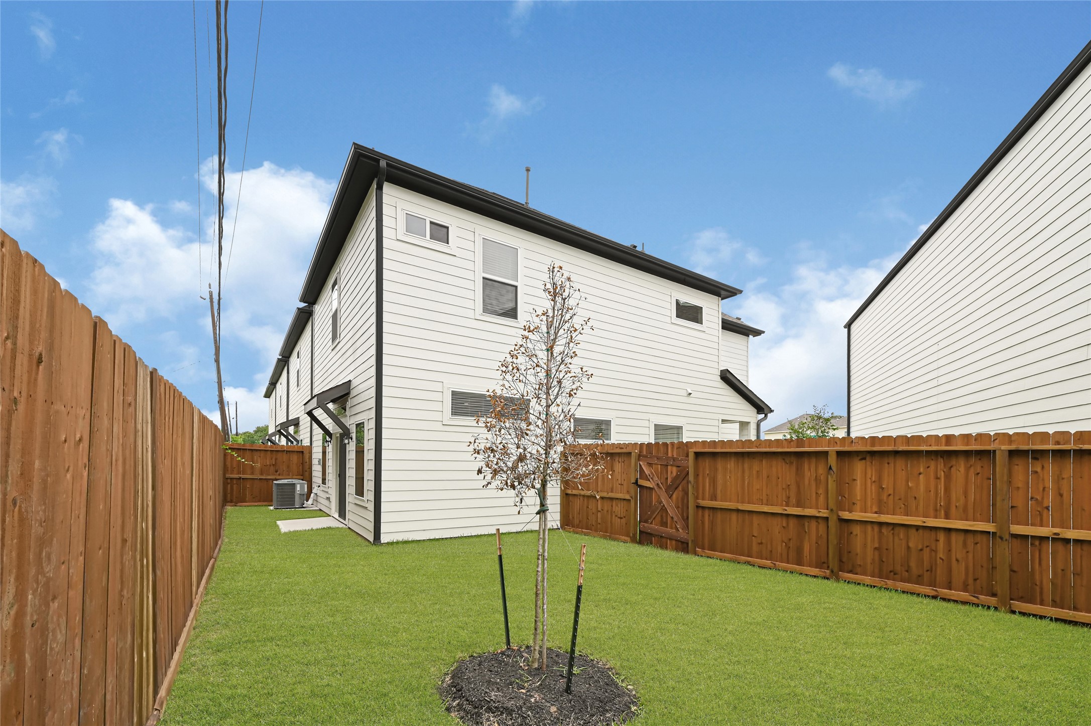 5003 Yesenia Palm Street Property Photo 25