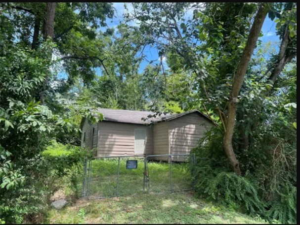 6025 Woodview Drive Property Photo 1