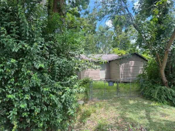 6025 Woodview Drive Property Photo 2