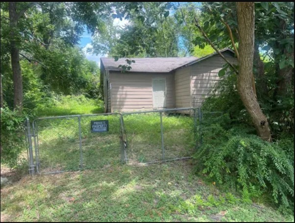 6025 Woodview Drive Property Photo 3