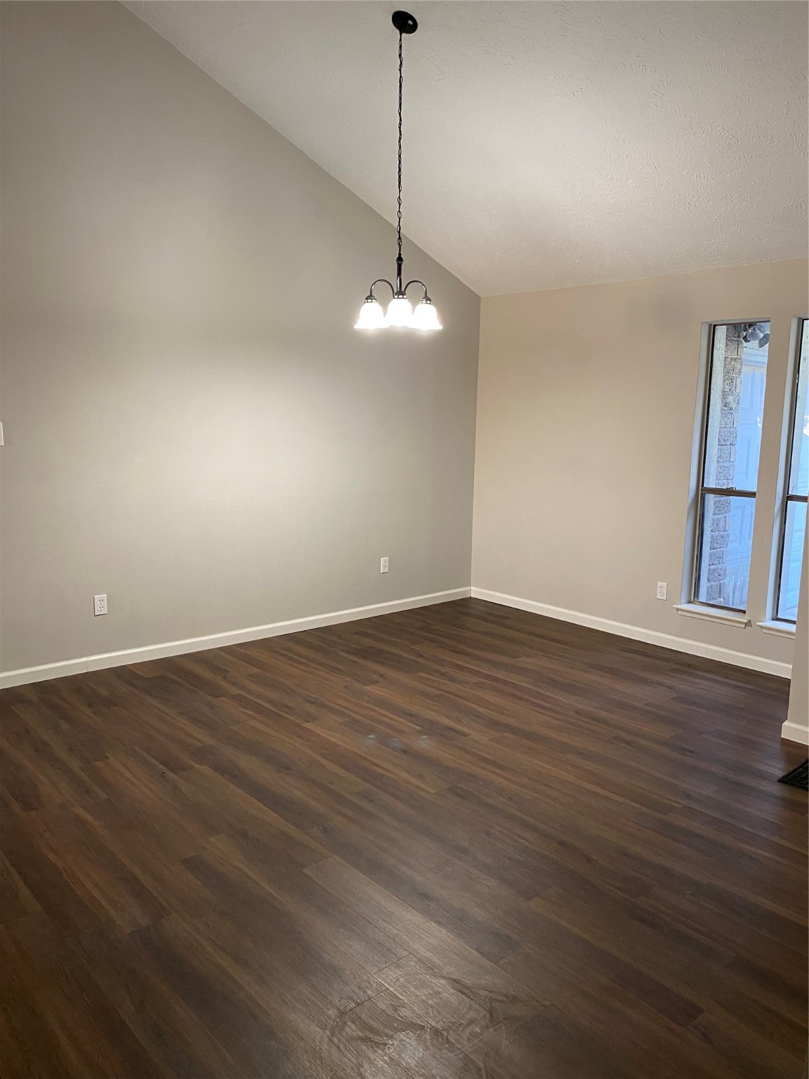 2819 Colony Drive Property Photo 2