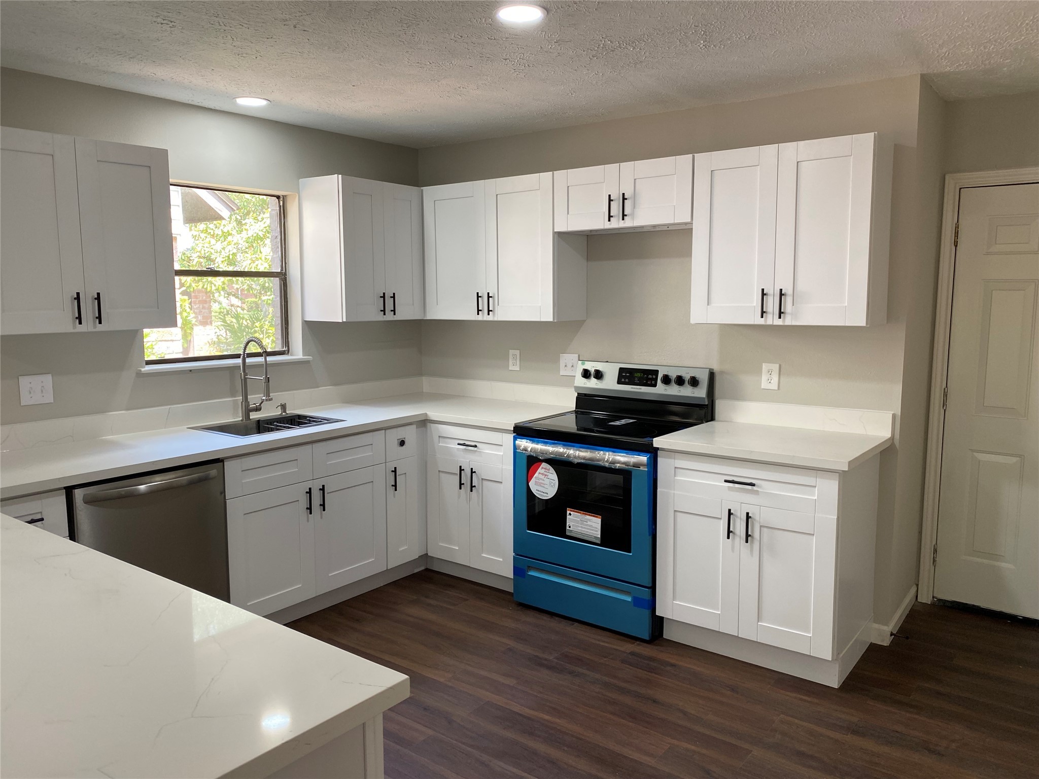 2819 Colony Drive Property Photo 3