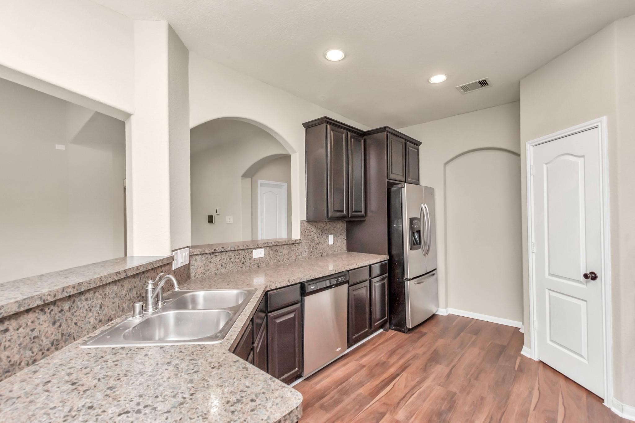 13930 Goodridge Drive Property Photo 6
