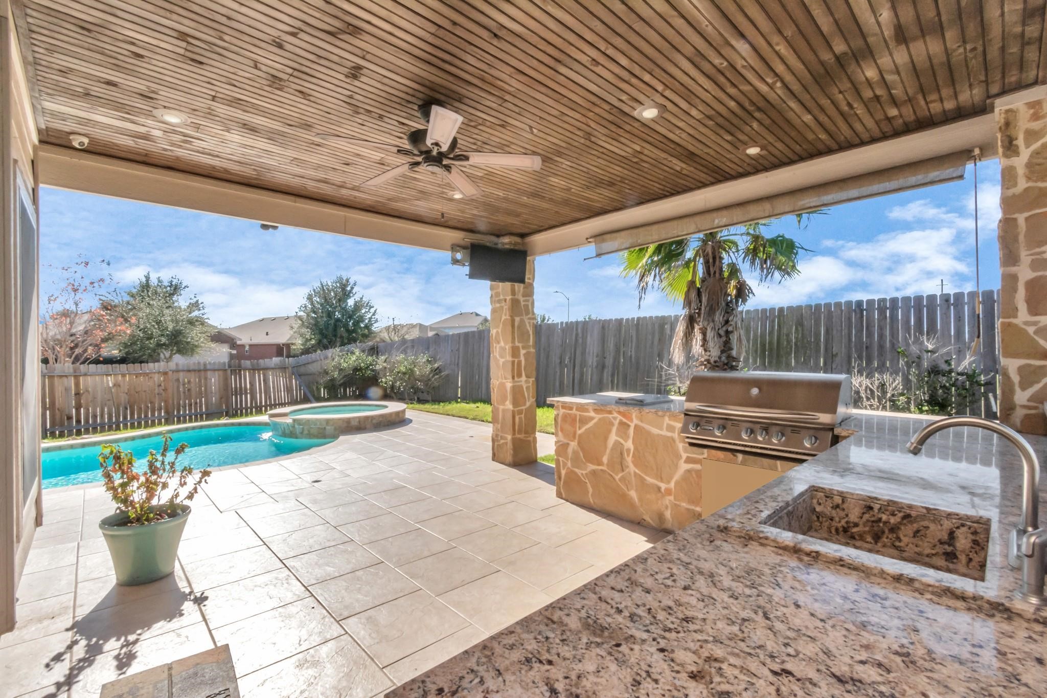 13930 Goodridge Drive Property Photo 9