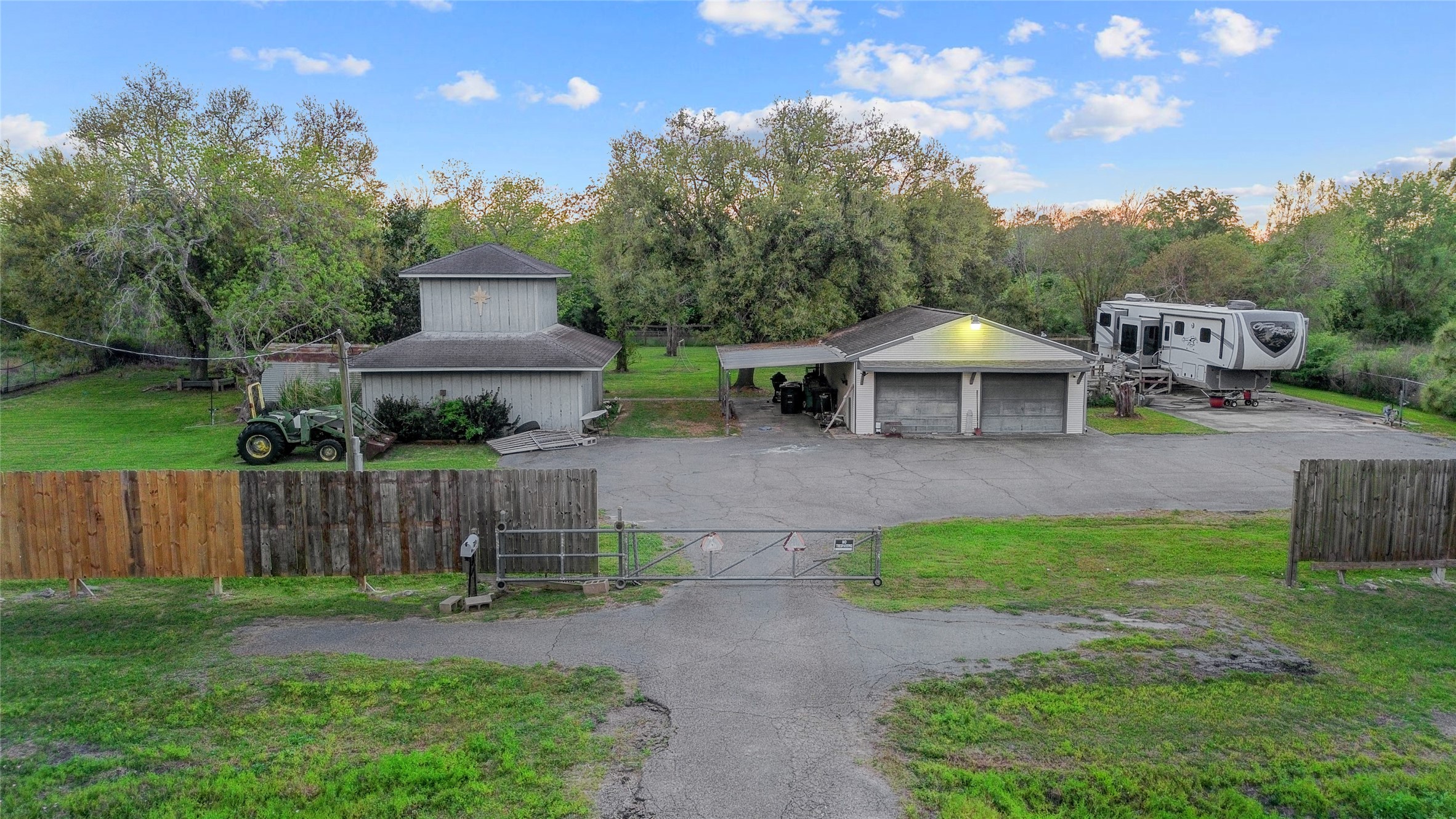 300 Mustang Road Property Photo 2