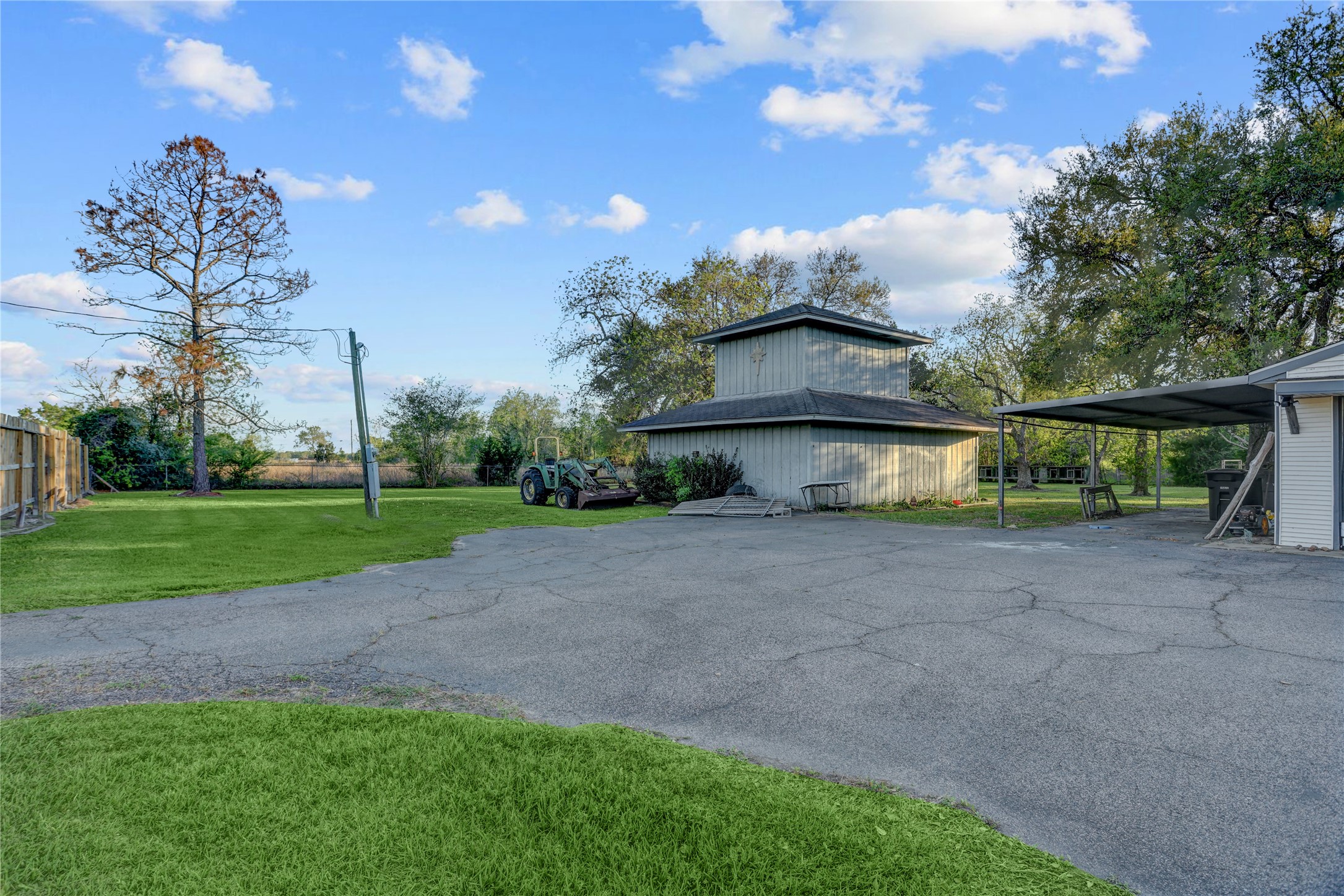 300 Mustang Road Property Photo 5