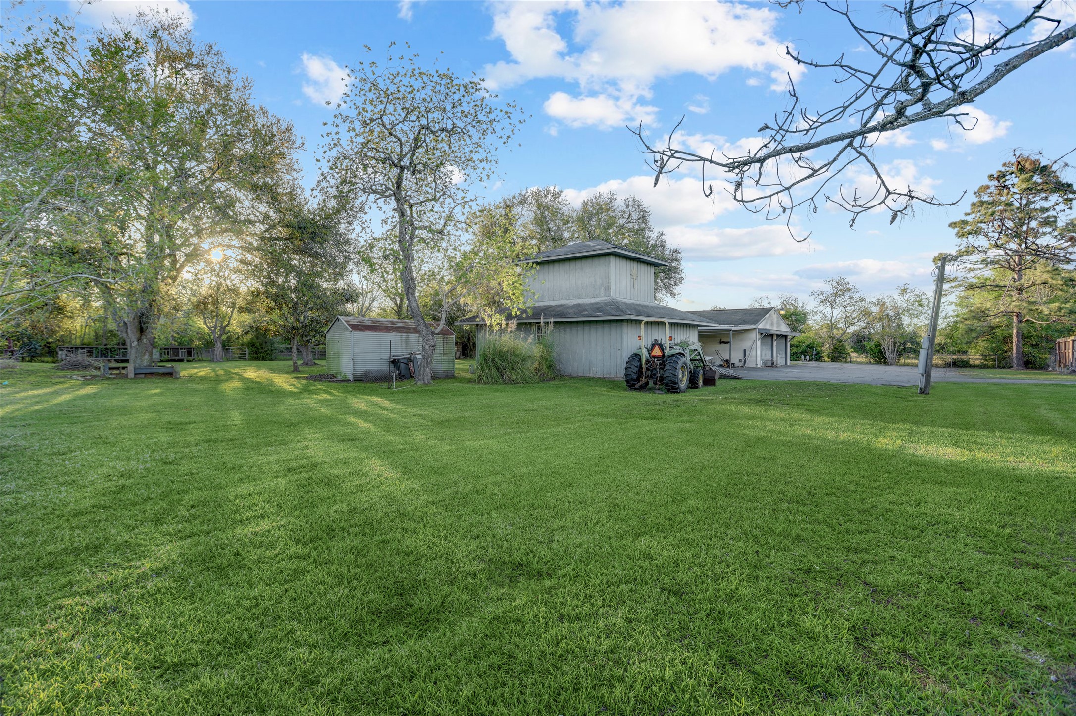 300 Mustang Road Property Photo 6