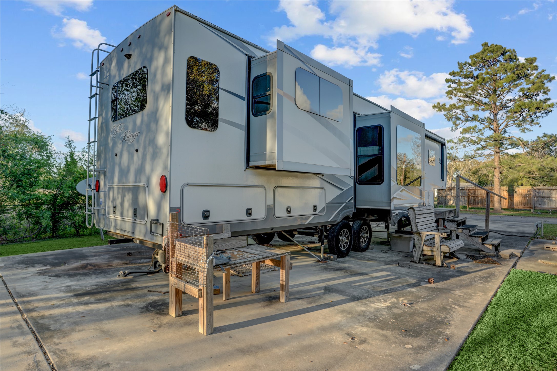 300 Mustang Road Property Photo 7
