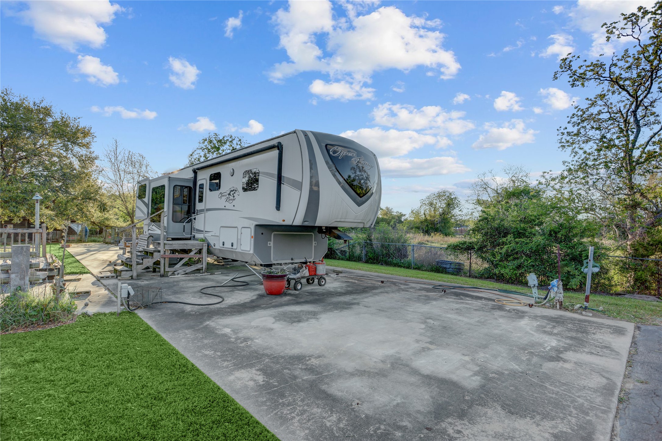300 Mustang Road Property Photo 8