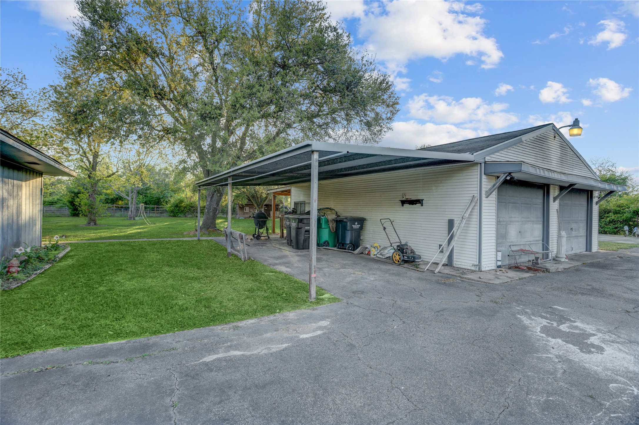 300 Mustang Road Property Photo 9