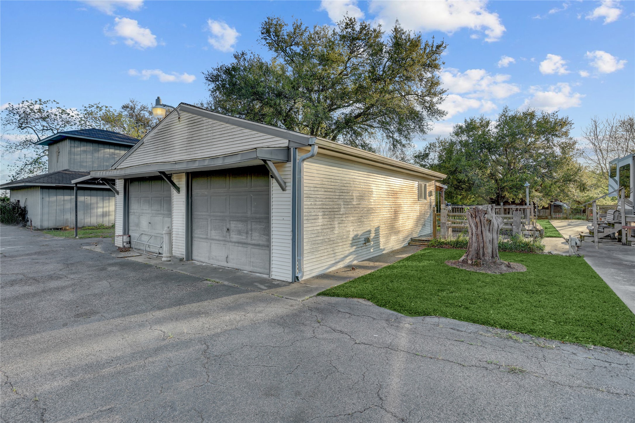 300 Mustang Road Property Photo 10
