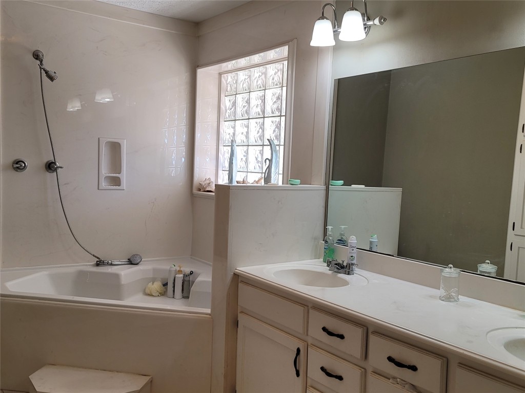 28302 Piney Corners Property Photo 33