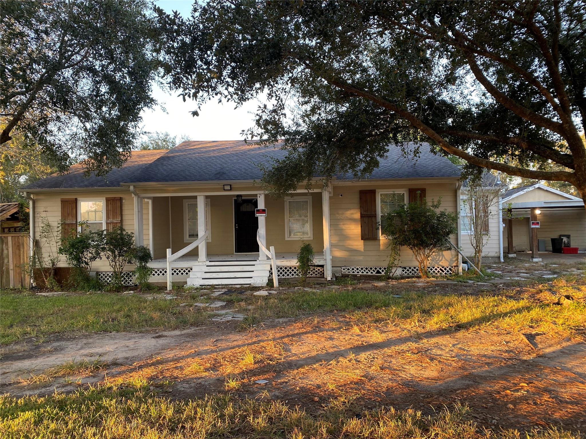 8628 Highway 6 Property Photo 2