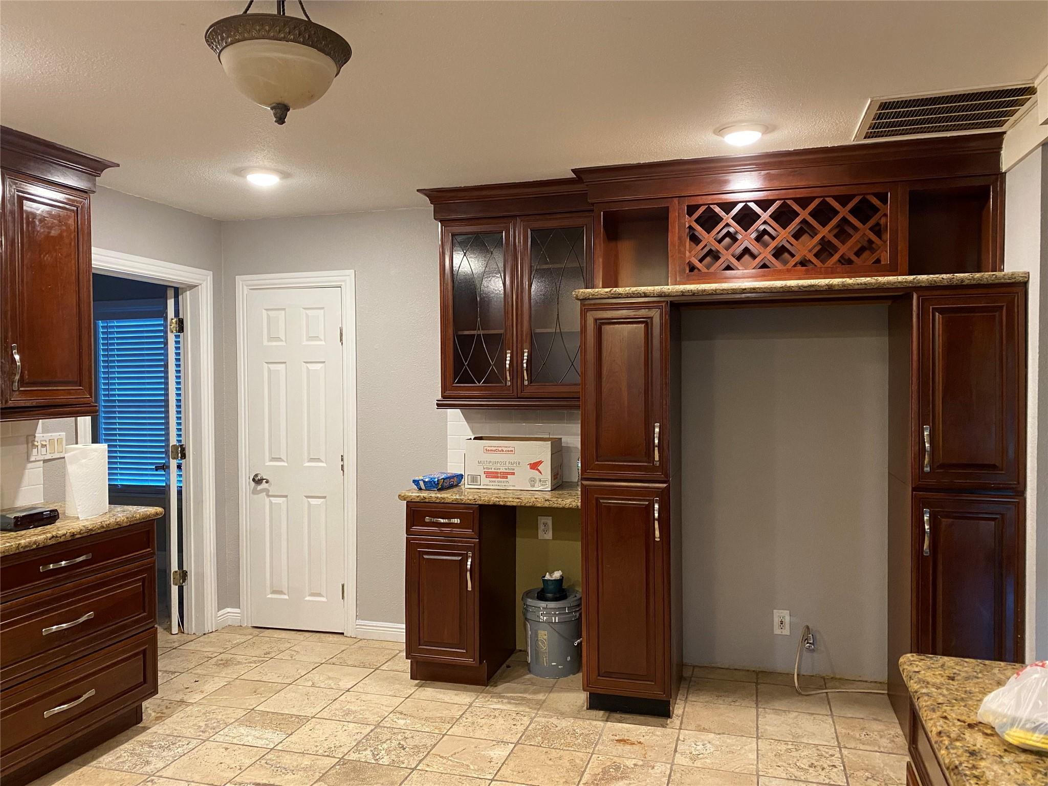 8628 Highway 6 Property Photo 4