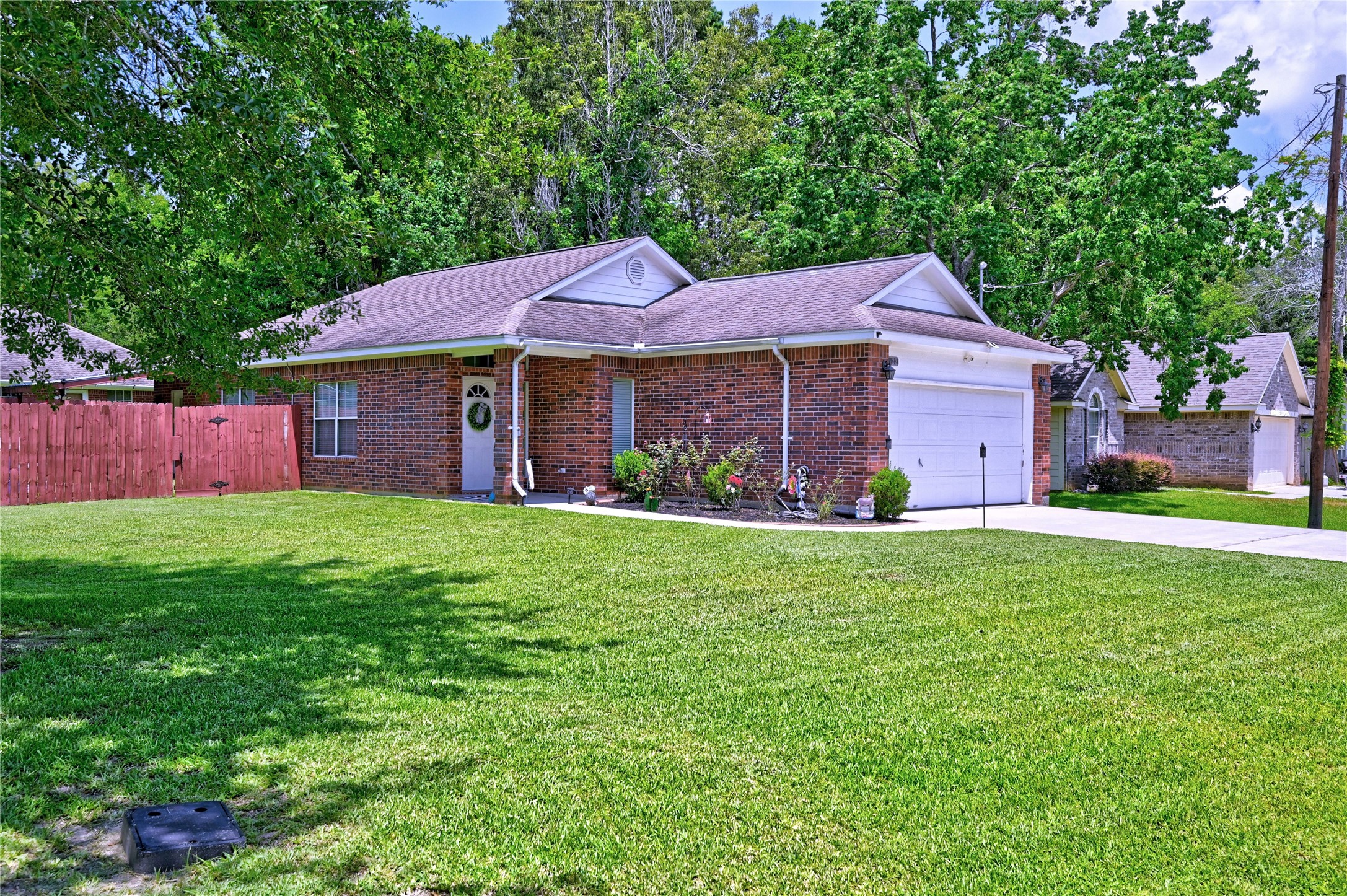422 E Hunting Tower Run Property Photo 1