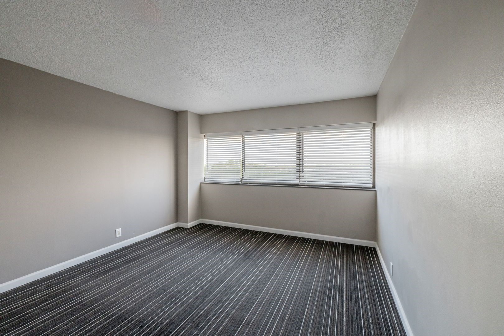 14703 Park Row 2022 Property Photo 15