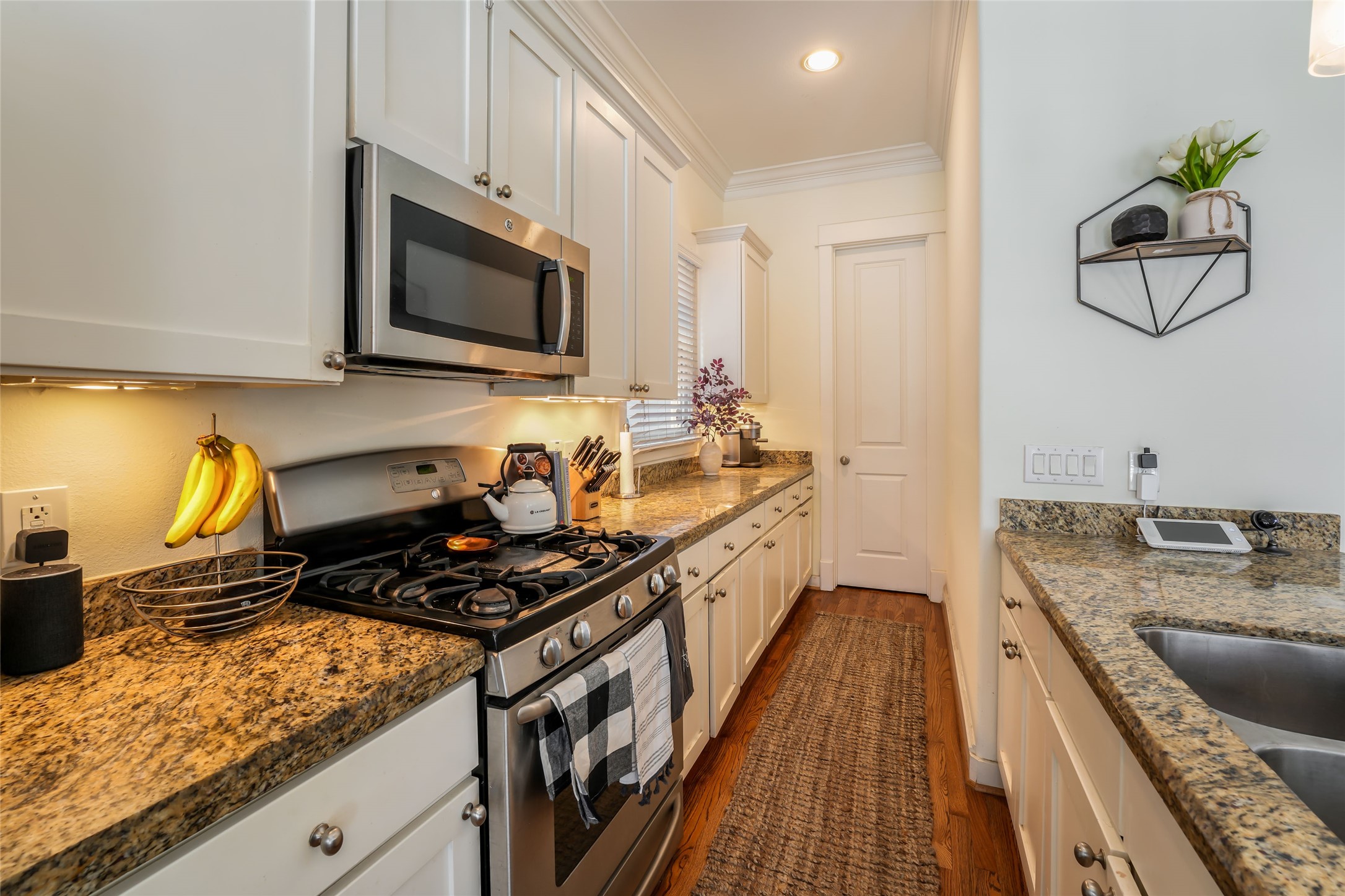 1301 W 25th Street B Property Photo 6
