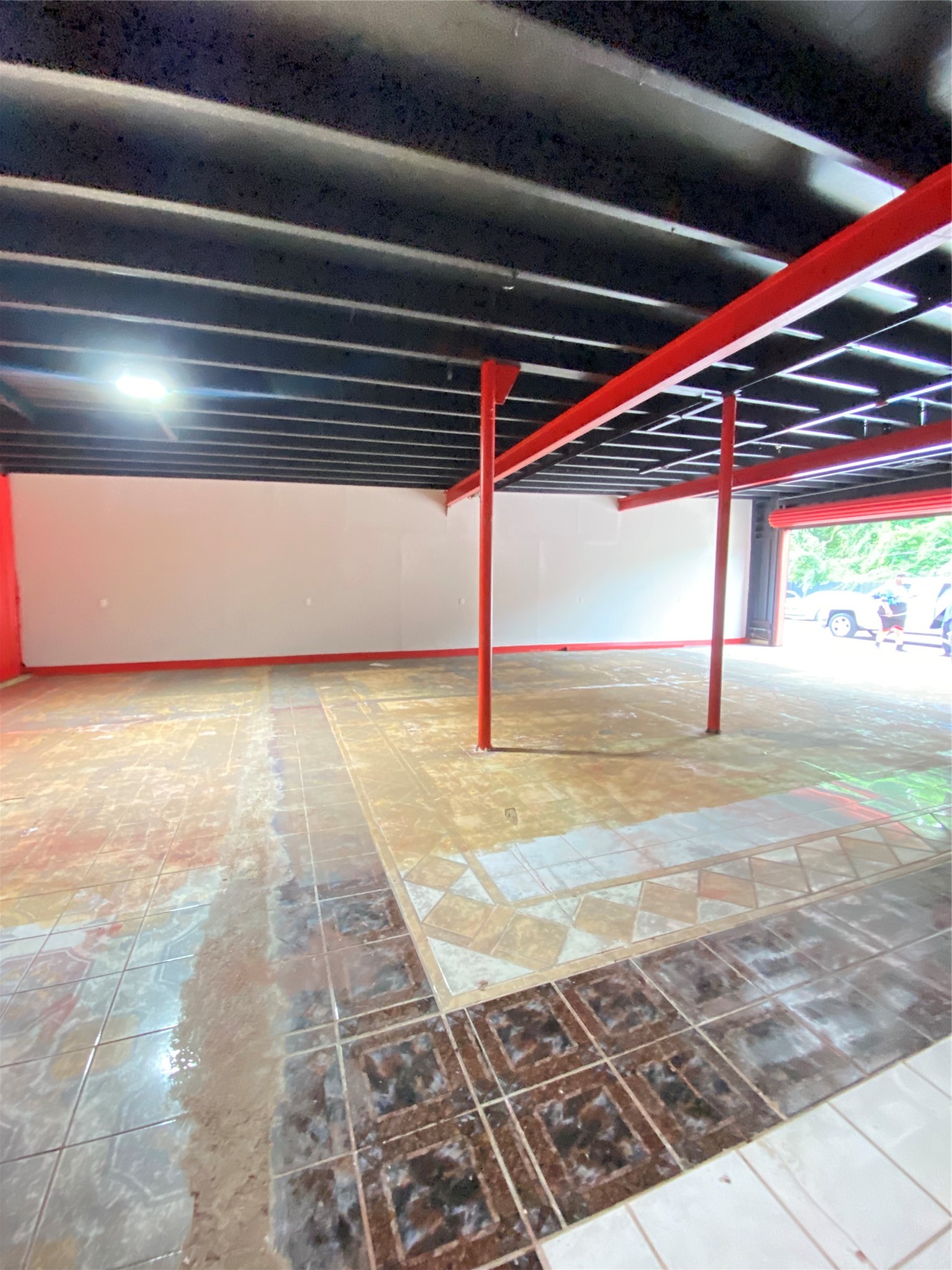 10326 Antoine Drive Property Photo 9