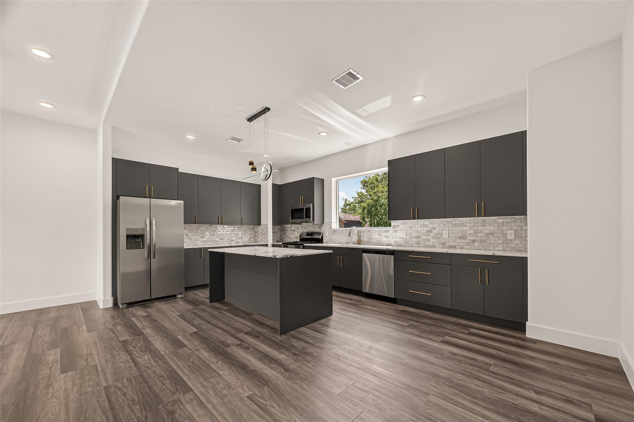 2711 Dennis Street, Houston Tx 77004 Property Photo 2