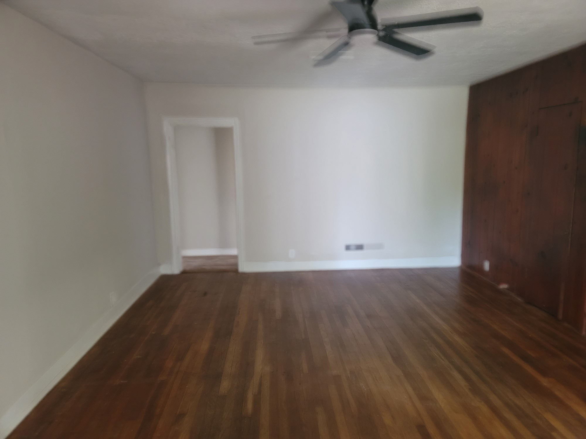 911 N Ashbel Street Property Photo 8