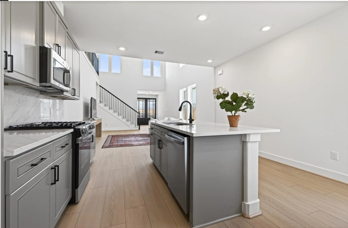 702 Sonfield Drive Property Photo 12