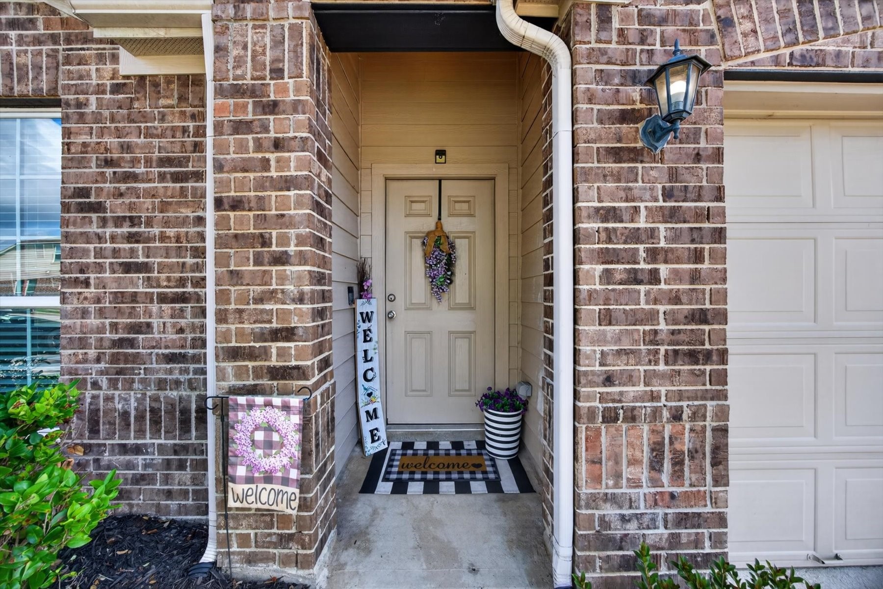 2423 Cold River Drive Property Photo 4