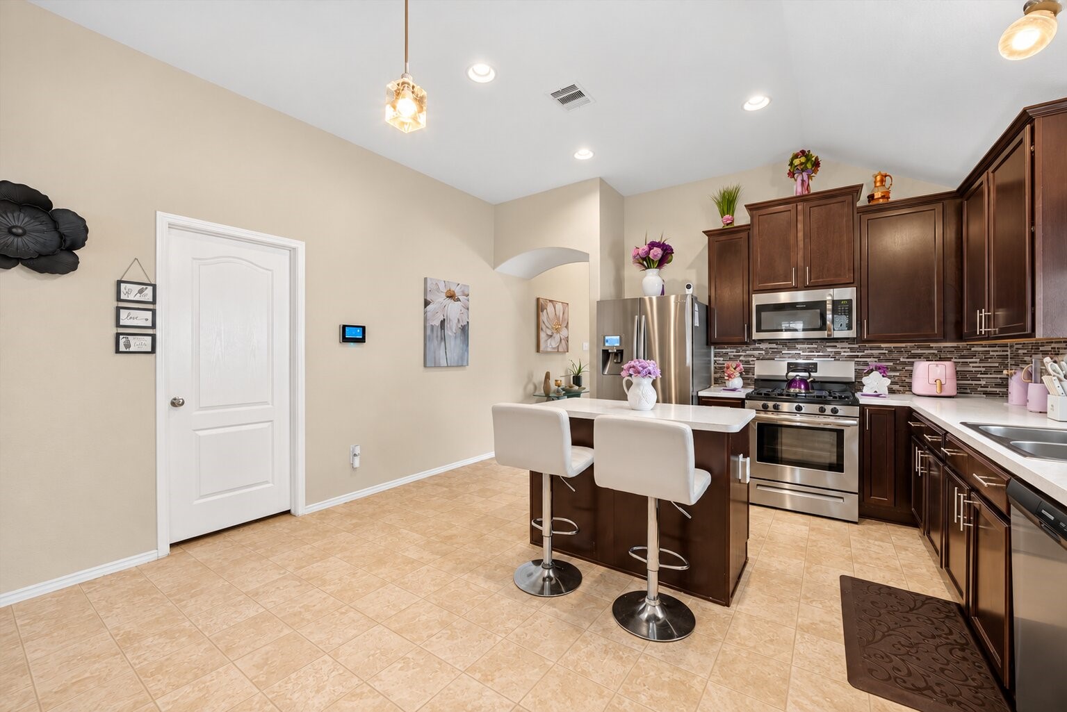 2423 Cold River Drive Property Photo 8