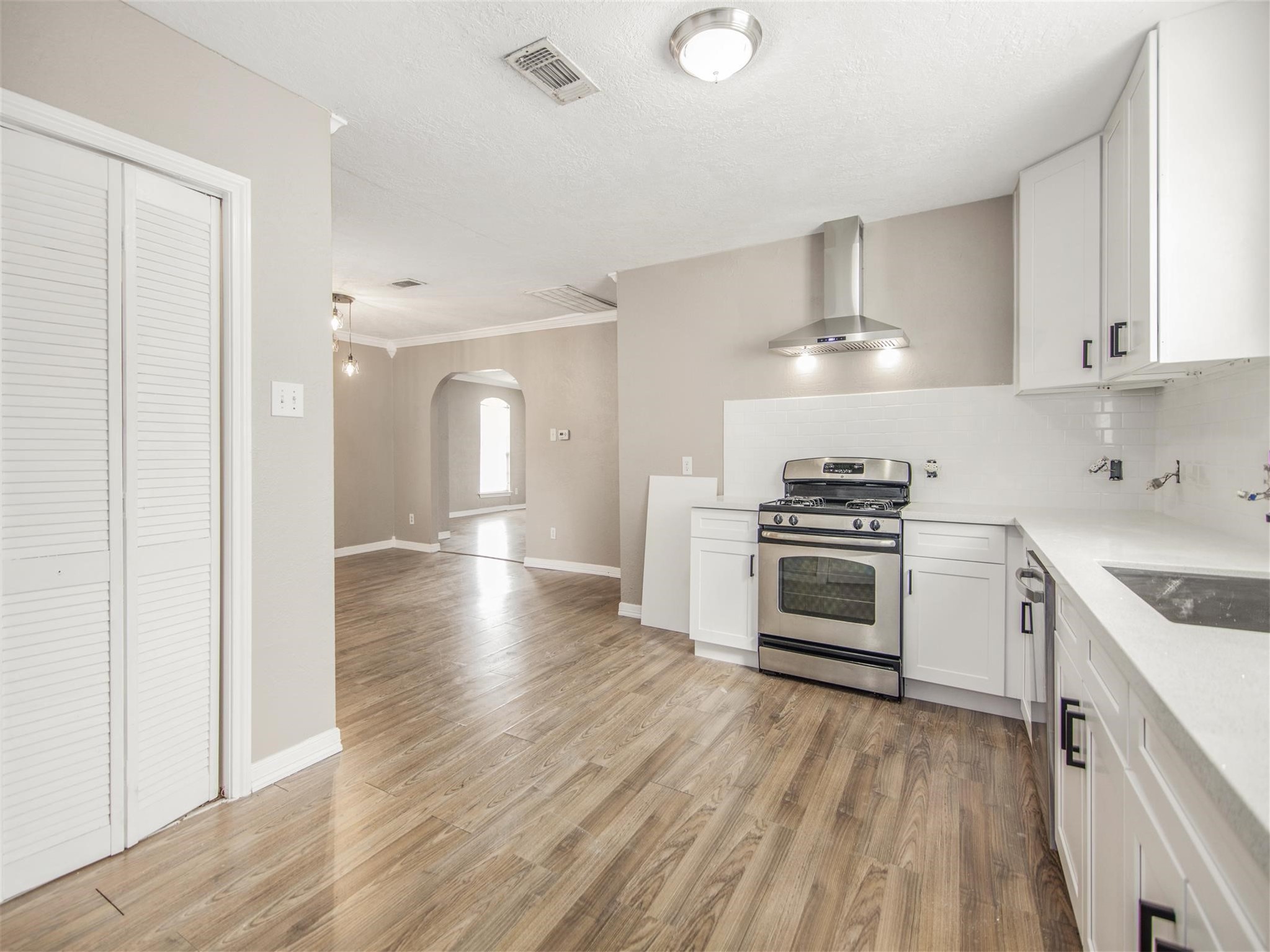 5108 Clay Street Property Photo 11