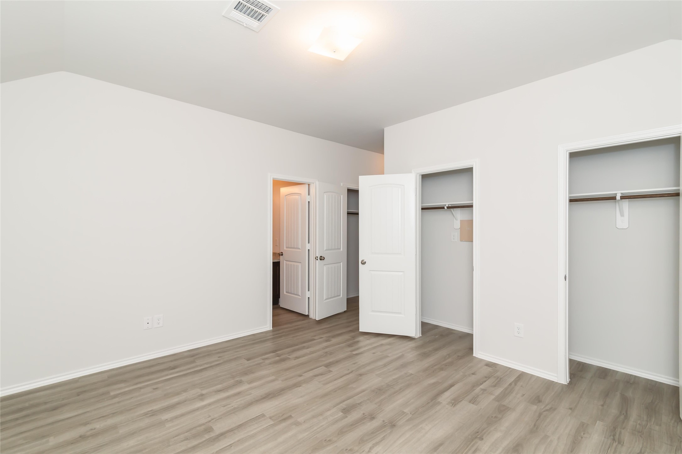 24342 Amaldi Court Property Photo 7