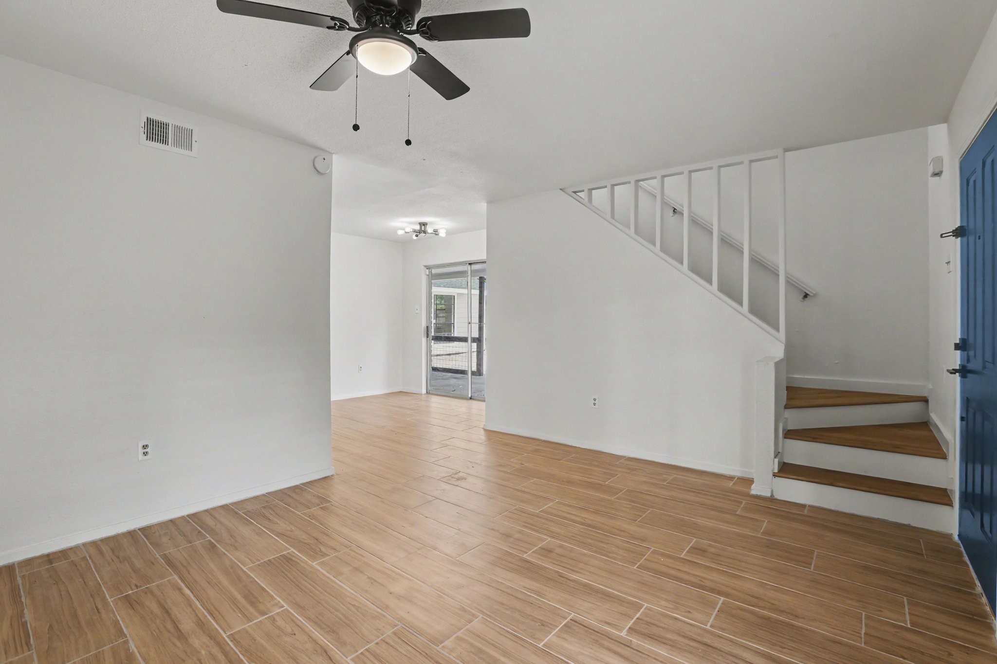 2119 Barr Street D Property Photo 3