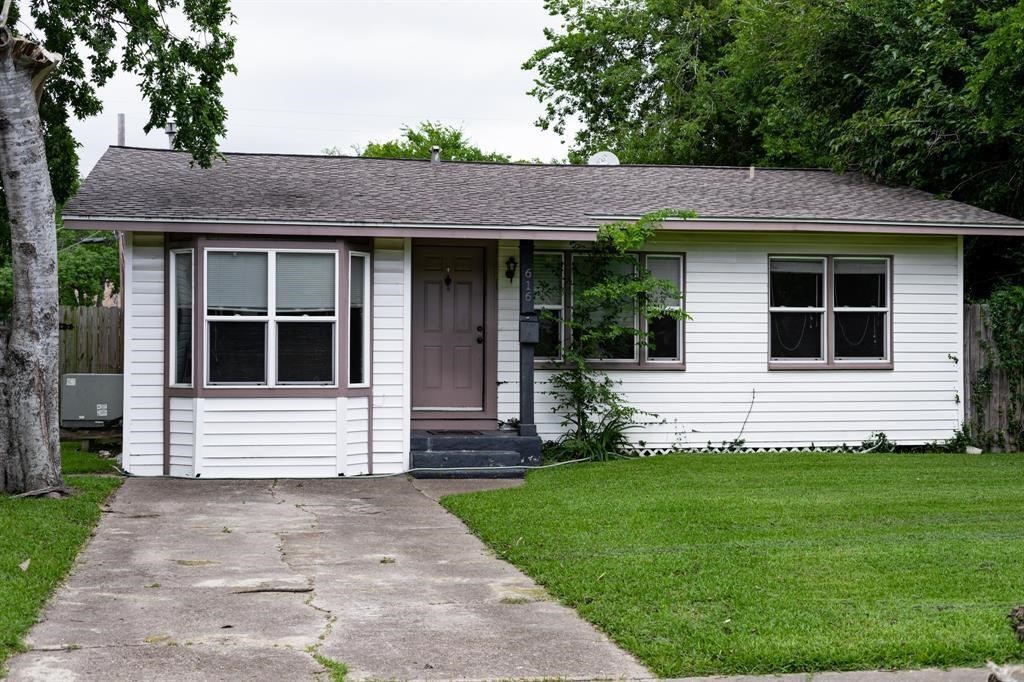 616 17th Avenue N Property Photo 1
